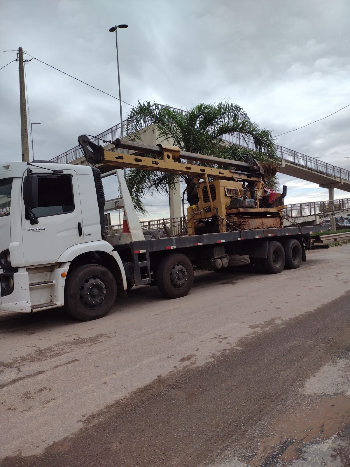 Motoniveladora transportada